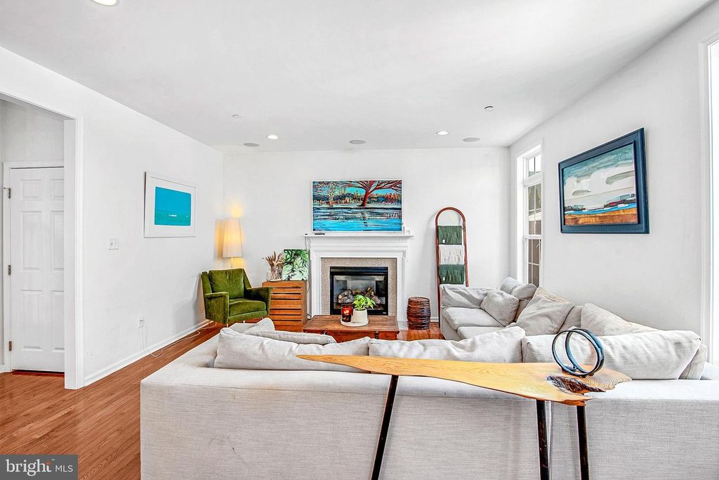 Image 13 of property listing at 8020 EASTON VILLAGE DR, Easton, MD 21601