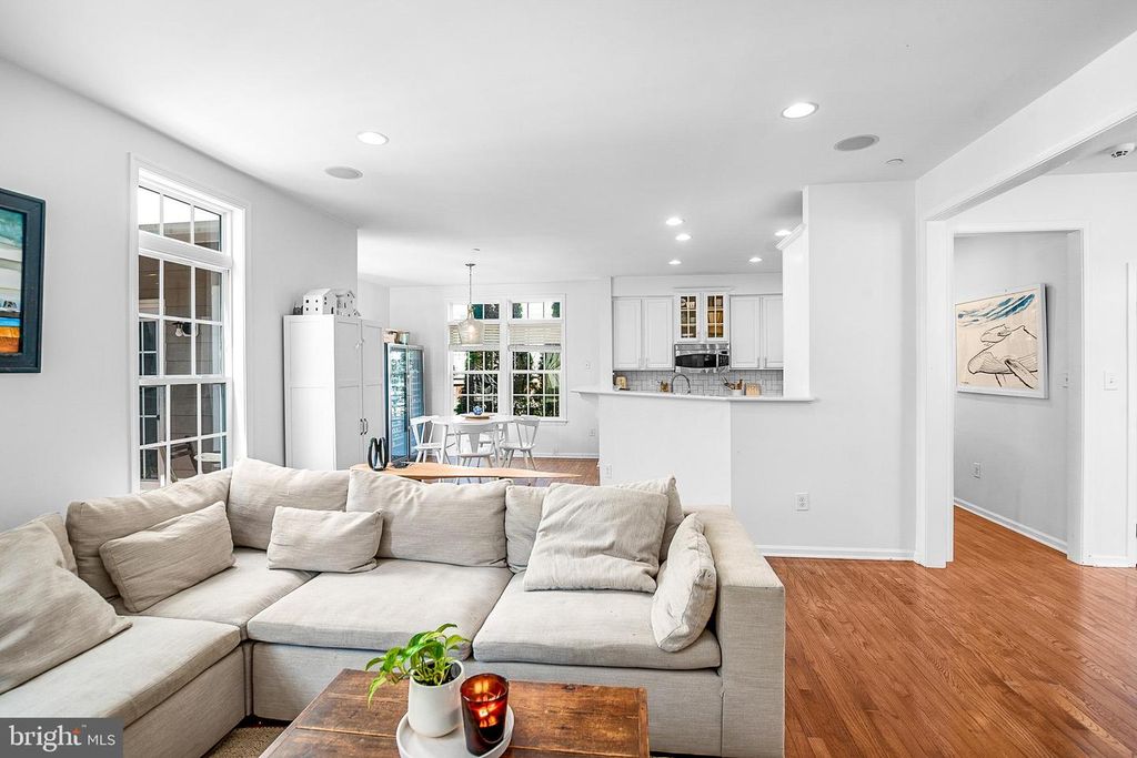 Image 14 of property listing at 8020 EASTON VILLAGE DR, Easton, MD 21601