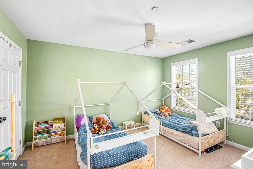 Image 20 of property listing at 8020 EASTON VILLAGE DR, Easton, MD 21601