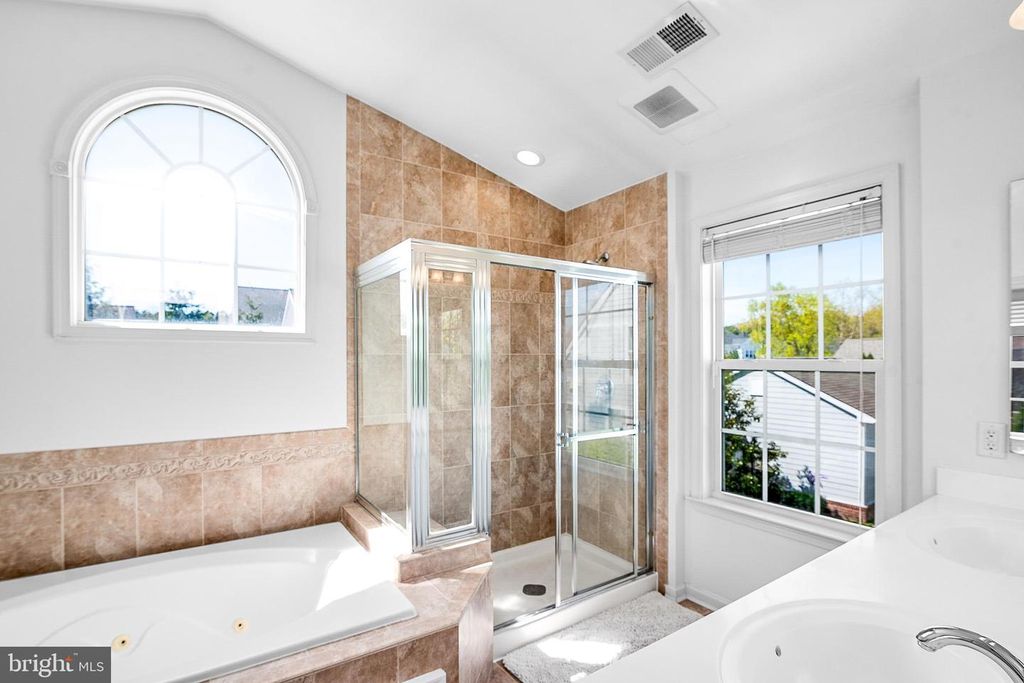 Image 21 of property listing at 8020 EASTON VILLAGE DR, Easton, MD 21601