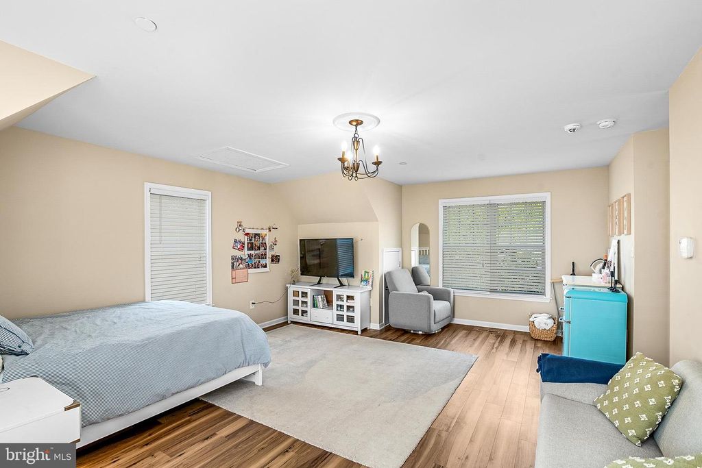 Image 24 of property listing at 8020 EASTON VILLAGE DR, Easton, MD 21601