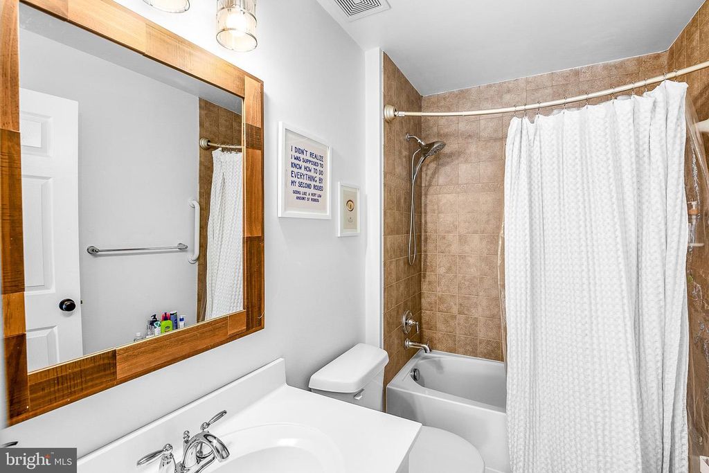 Image 26 of property listing at 8020 EASTON VILLAGE DR, Easton, MD 21601