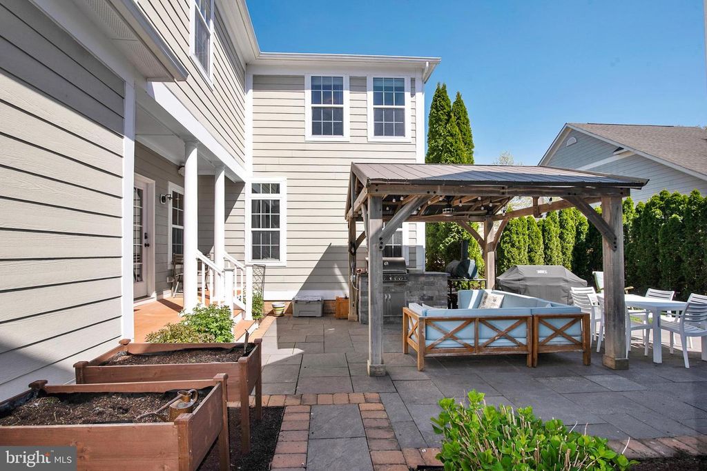 Image 32 of property listing at 8020 EASTON VILLAGE DR, Easton, MD 21601