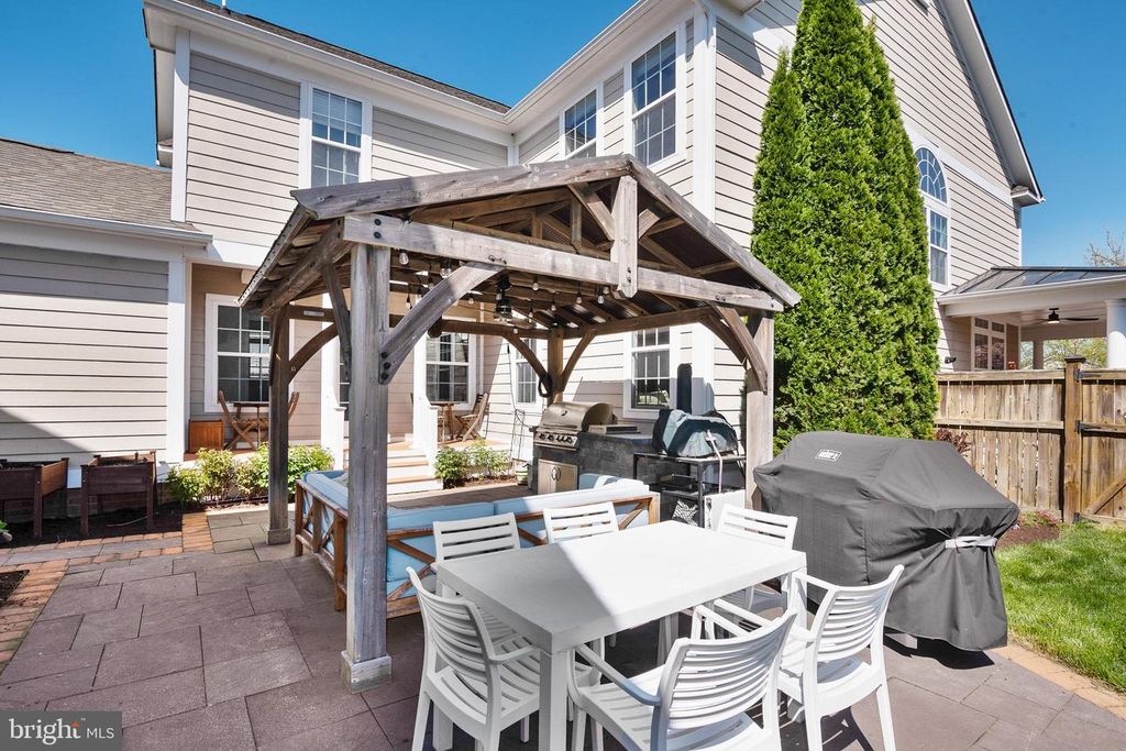 Image 34 of property listing at 8020 EASTON VILLAGE DR, Easton, MD 21601