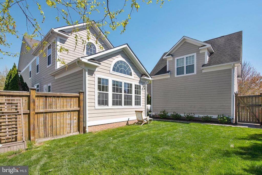 Image 36 of property listing at 8020 EASTON VILLAGE DR, Easton, MD 21601