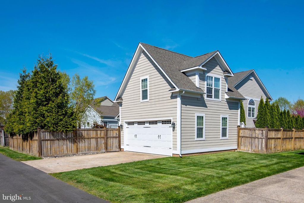 Image 38 of property listing at 8020 EASTON VILLAGE DR, Easton, MD 21601