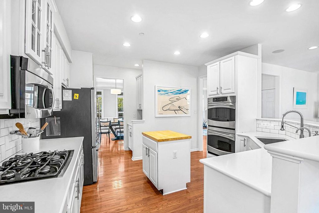 Image 5 of property listing at 8020 EASTON VILLAGE DR, Easton, MD 21601