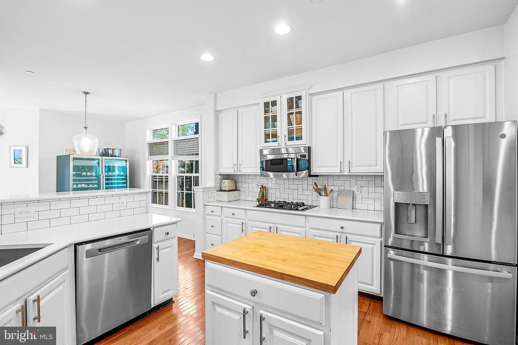 Image 6 of property listing at 8020 EASTON VILLAGE DR, Easton, MD 21601