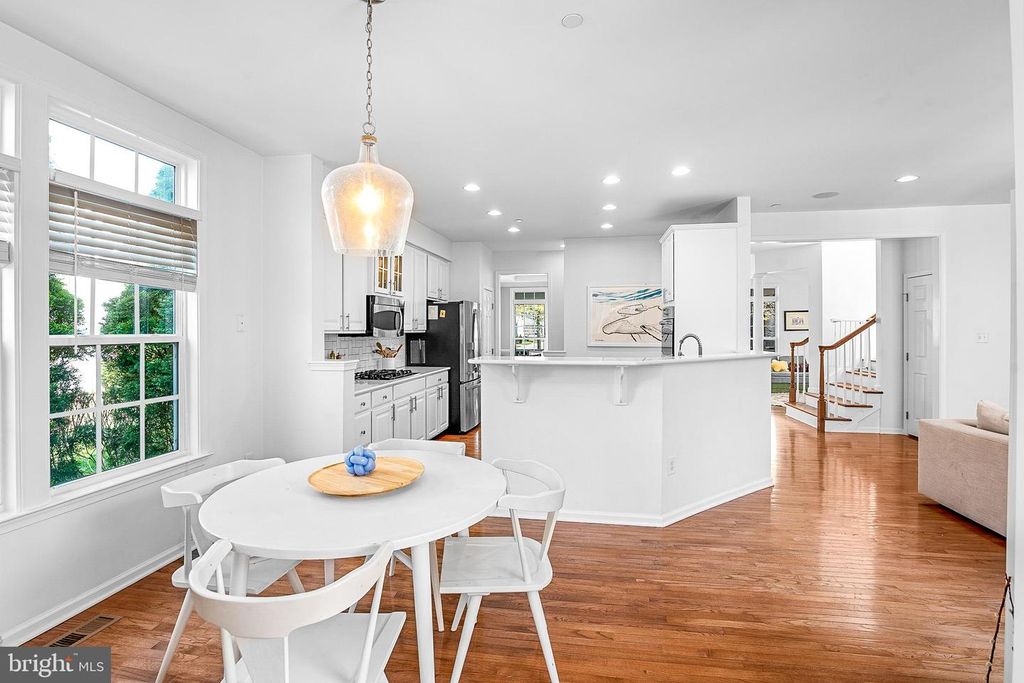 Image 7 of property listing at 8020 EASTON VILLAGE DR, Easton, MD 21601