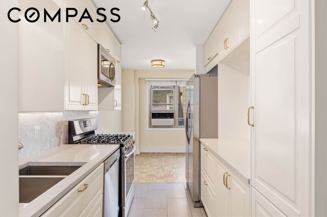 900 W 190th St Apt 11A, New York City, NY 10040