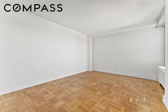 900 W 190th St Apt 11A, New York City, NY 10040