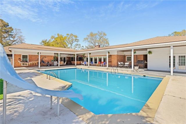1255 Spring Valley Drive E, Mobile, AL 36693
