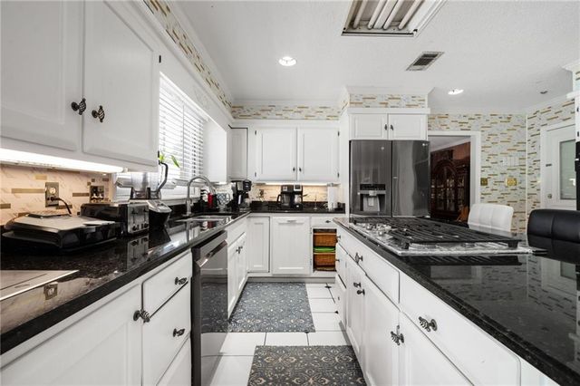 1255 Spring Valley Drive E, Mobile, AL 36693