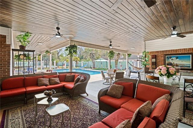 1255 Spring Valley Drive E, Mobile, AL 36693