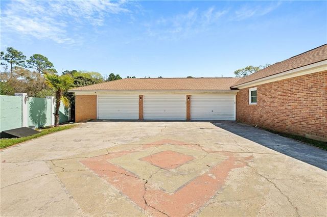 1255 Spring Valley Drive E, Mobile, AL 36693