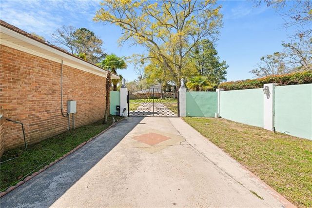 1255 Spring Valley Drive E, Mobile, AL 36693