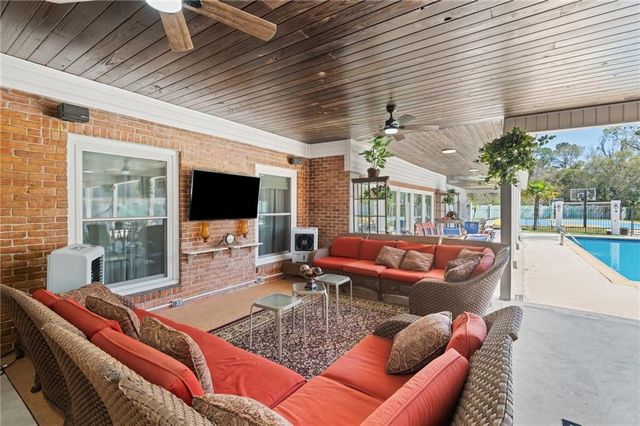 1255 Spring Valley Drive E, Mobile, AL 36693