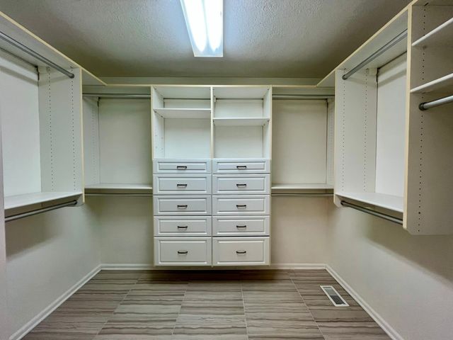 2501 Ridgewood Drive, West Des Moines, IA 50265