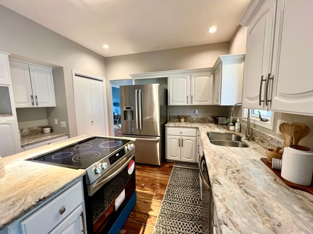 2501 Ridgewood Drive, West Des Moines, IA 50265