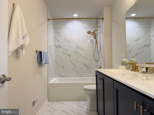 12 SPRING MILL RD, Ivyland, PA 18974