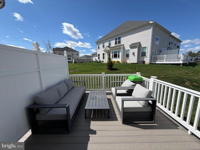 12 SPRING MILL RD, Ivyland, PA 18974