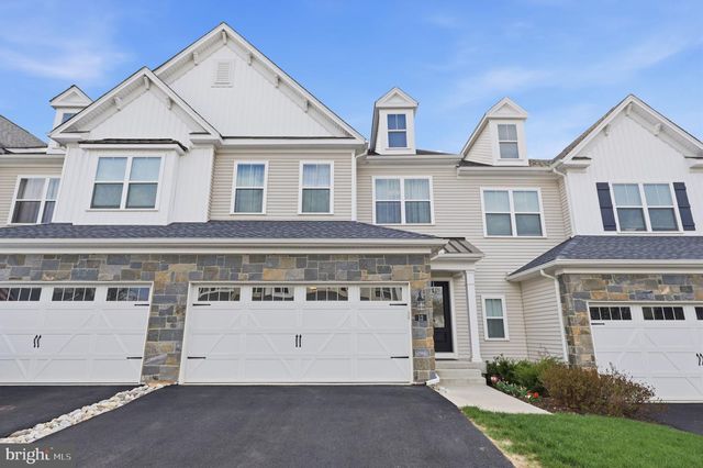 12 SPRING MILL RD, Ivyland, PA 18974