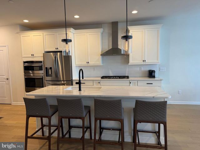 12 SPRING MILL RD, Ivyland, PA 18974