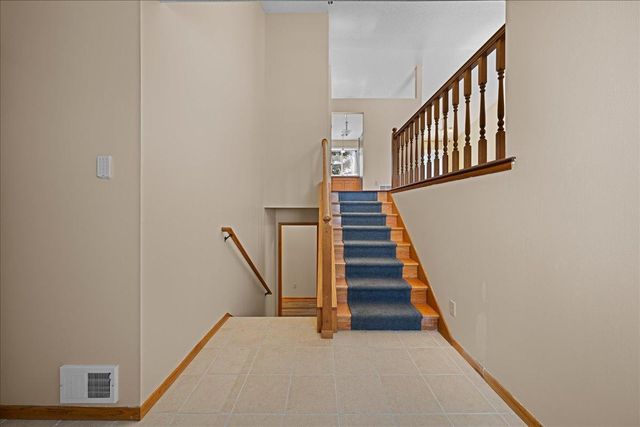 6535 Upper 14th Street N, Oakdale, MN 55128