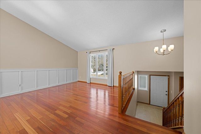 6535 Upper 14th Street N, Oakdale, MN 55128