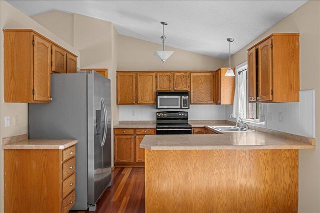 6535 Upper 14th Street N, Oakdale, MN 55128