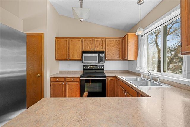 6535 Upper 14th Street N, Oakdale, MN 55128