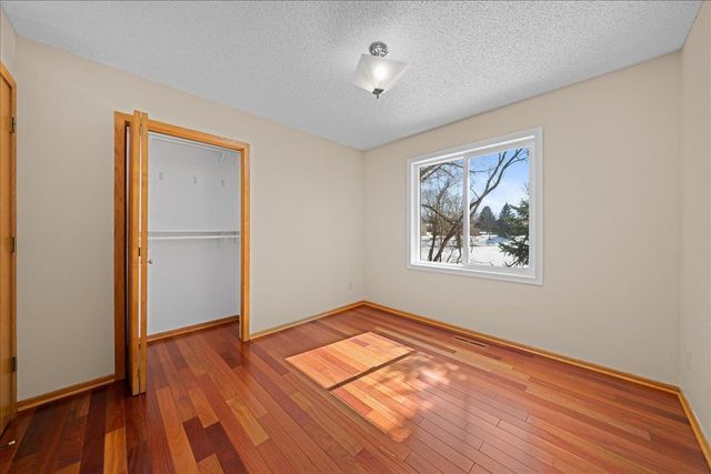 6535 Upper 14th Street N, Oakdale, MN 55128