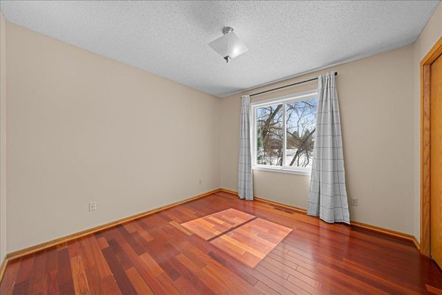 6535 Upper 14th Street N, Oakdale, MN 55128