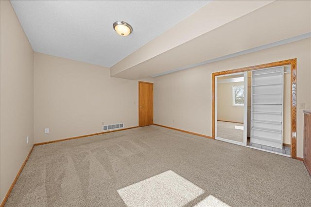 6535 Upper 14th Street N, Oakdale, MN 55128