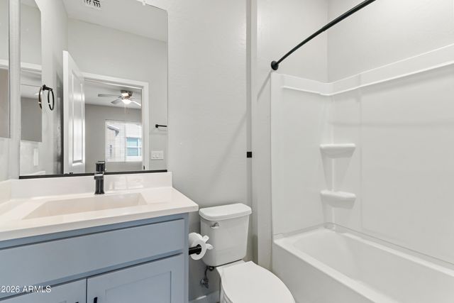 746 E Doral Avenue Unit 201, Gilbert, AZ 85297