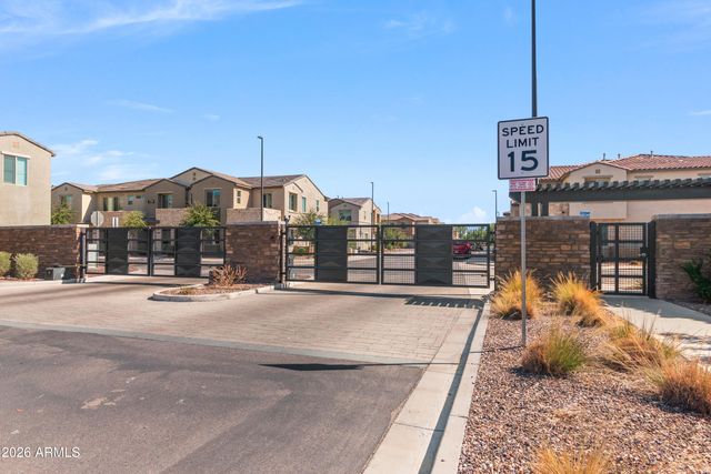 746 E Doral Avenue Unit 201, Gilbert, AZ 85297