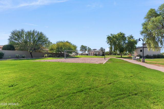 746 E Doral Avenue Unit 201, Gilbert, AZ 85297