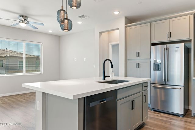 746 E Doral Avenue Unit 201, Gilbert, AZ 85297
