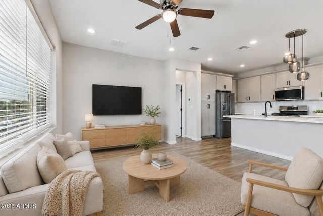 746 E Doral Avenue Unit 201, Gilbert, AZ 85297