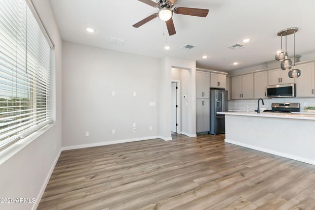 746 E Doral Avenue Unit 201, Gilbert, AZ 85297
