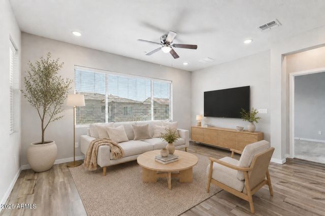 746 E Doral Avenue Unit 201, Gilbert, AZ 85297