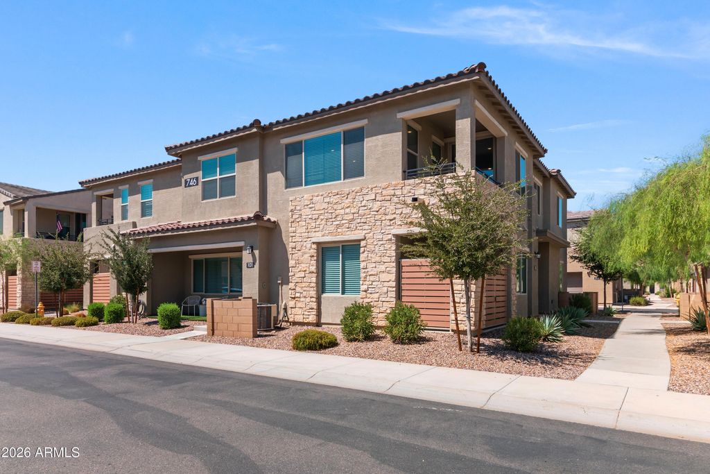 746 E Doral Avenue Unit 201, Gilbert, AZ 85297