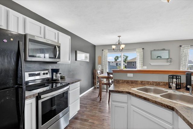1627 Redwood Drive, Janesville, WI 53548