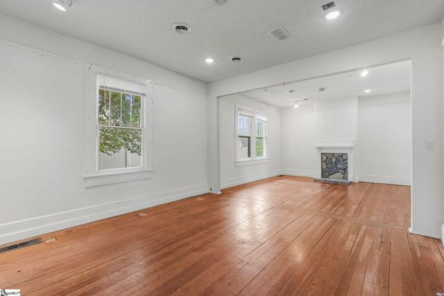 906 W Poinsett Street, Greer, SC 29650