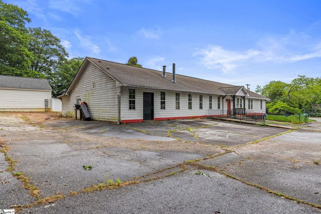 906 W Poinsett Street, Greer, SC 29650