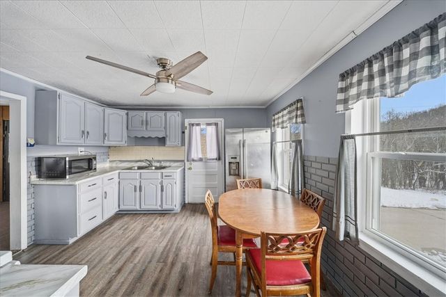 1060 Phillips St, Baden, PA 15005