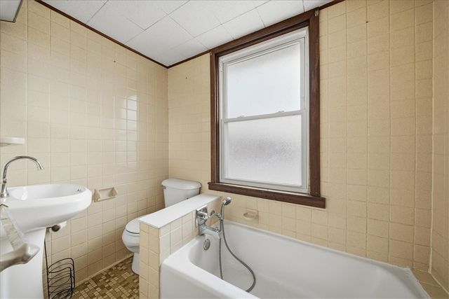 1060 Phillips St, Baden, PA 15005