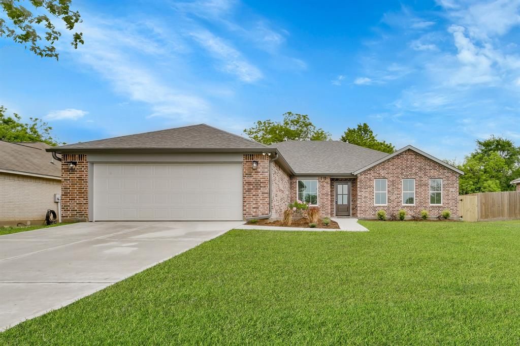 12390 Green Ridge Drive, Willis, TX 77318