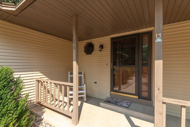 126 N Lapham Peak ROAD, Delafield, WI 53018