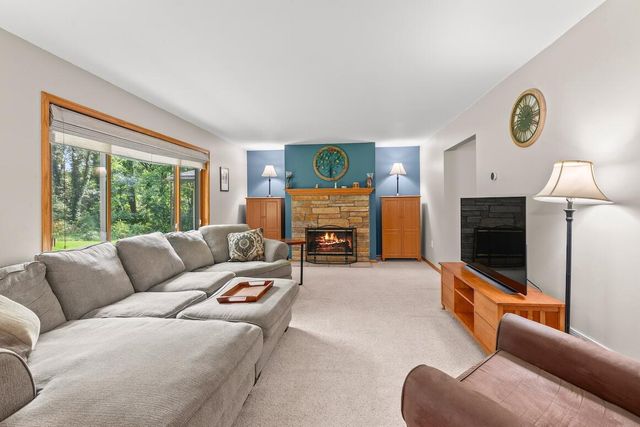 126 N Lapham Peak ROAD, Delafield, WI 53018